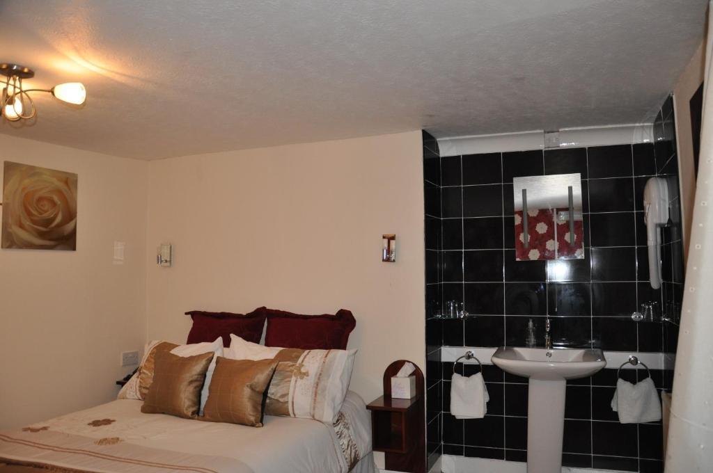 Adelaide House Hotel Luton  Room photo